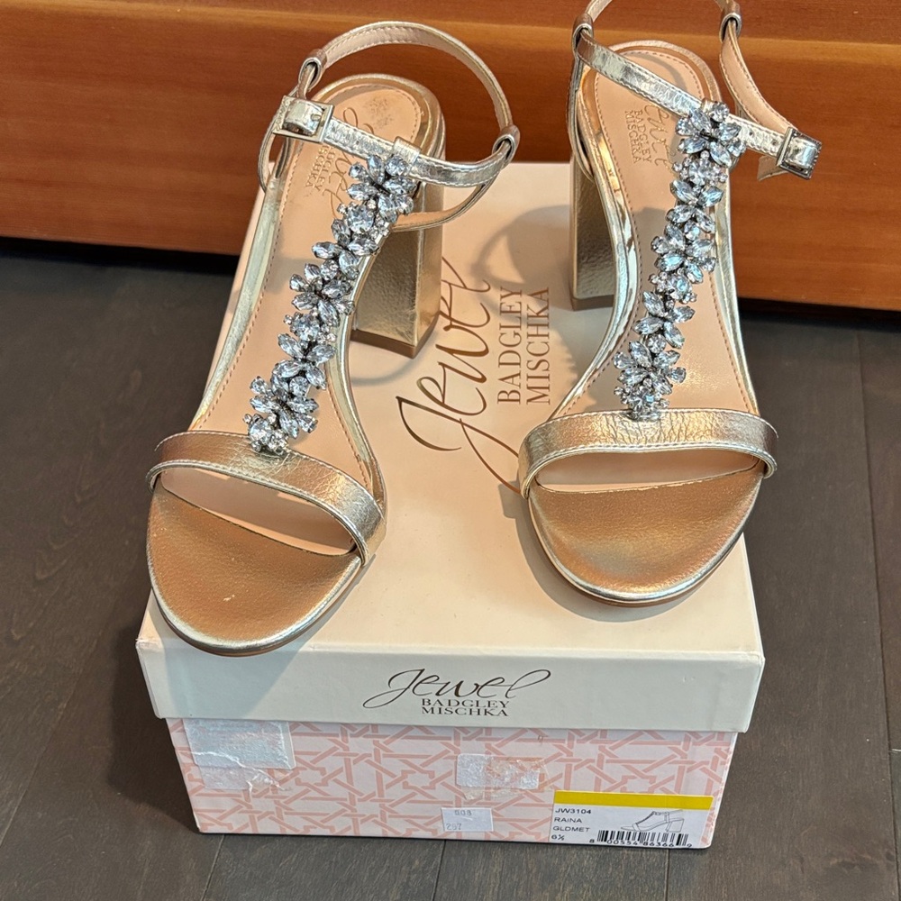 Jewel Badgley Mischka Gold Embellished Heels